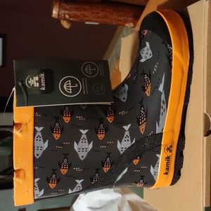 New in box kamik rain boots sz 12 or 13 fishride with pull handles so cute